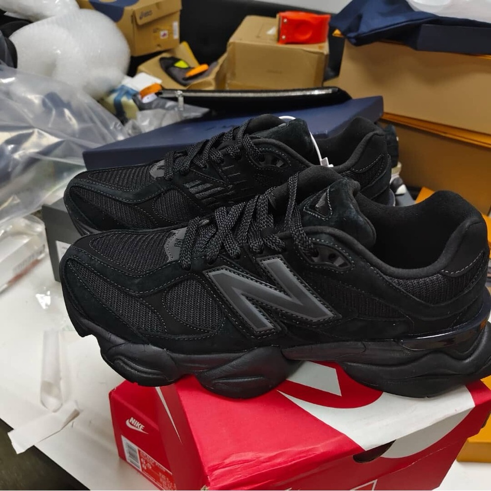 New Balance Men's Black 9060 the ultimate casual dad shoe!!!